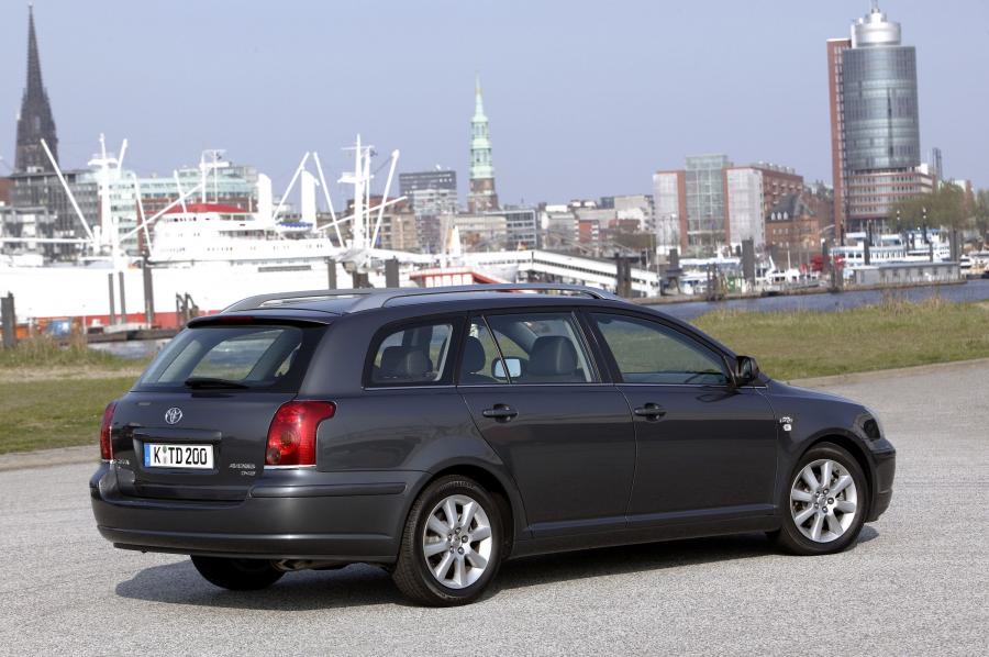  Toyota Avensis Wagon 2003 года  (фото 20 из 76)